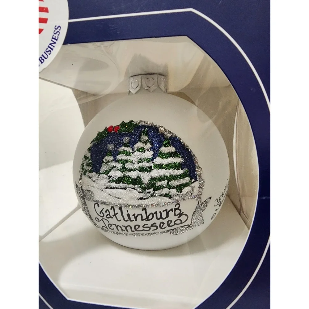 Heart Gifts by Teresa Gatlinburg TN Smoky Mountains Handpainted Ornaments Set 2